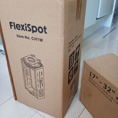 FlexiSpot電源タップ、CPUスタンド、モニターアームの画像