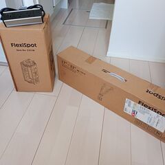FlexiSpot電源タップ、CPUスタンド、モニターアームの画像