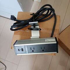 FlexiSpot電源タップ、CPUスタンド、モニターアームの画像