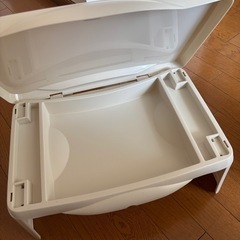 3coinsｷｯｽﾞｷｬﾘｰｹｰｽとｷｯｽﾞﾃｰﾌﾞﾙのセットの画像
