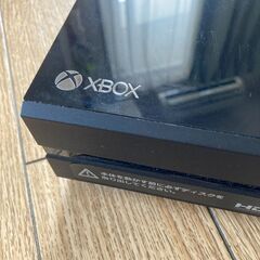 xbox one 本体　コントローラー、ケーブル等付属の画像