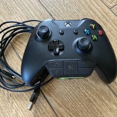 xbox one 本体　コントローラー、ケーブル等付属の画像