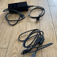 xbox one 本体　コントローラー、ケーブル等付属の画像