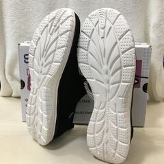 盆休みは9月6日です。海外・日本製品のサルベージ品　SKECHERS  Swift  Fit　25.5㎝　１足のみの画像