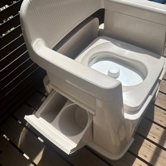 トンボ ポータブルトイレ 背もたれ型 ベージュの画像