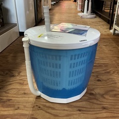どこでも使えるぐるぐる洗濯機❗️ 取扱説明書付き 手動 欠品アリ💦 幅約340mm 奥行き約340mm 高さ約343mm 重量約2.1㎏ ホース長さ約30cm 青 白の画像