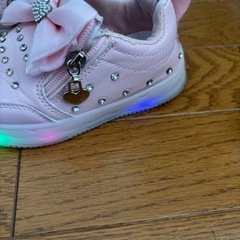 女の子用光る靴の画像