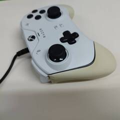 Razer Wolverine V2 有線コントローラー/ホワイトの画像