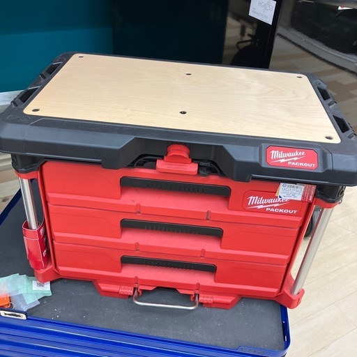【中古】【店頭引取限定】Milwaukee　PACKOUT ﾏﾙﾁｻｲｽﾞ引き出し収納 3段 PACKOUT ﾃﾞｽｸﾄｯﾌﾟ付　円