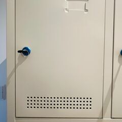 【新品】完成品  鍵付き12人用スチールロッカー スリム３列４段をお譲りいたします。の画像