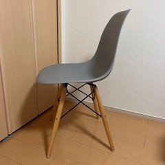 デザイナーズチェア グレー イームズチェアリプロダクト ダイニングチェアの画像