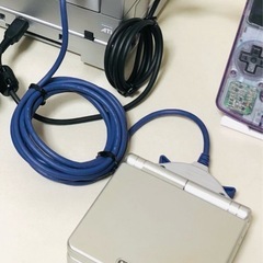 ニンテンドーゲームボーイ などを ゲームキューブに繋ぐための線です。　拡張配線の画像