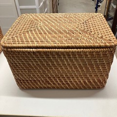 I2509-037 ラタンバスケット　フタ付　人気のラタンバスケット入荷しました！！　ご予約はお早めに！！　中古の画像