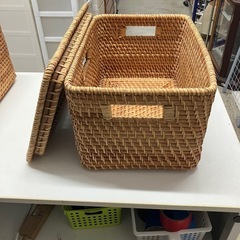 I2509-037 ラタンバスケット　フタ付　人気のラタンバスケット入荷しました！！　ご予約はお早めに！！　中古の画像