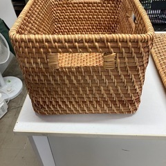 I2509-037 ラタンバスケット　フタ付　人気のラタンバスケット入荷しました！！　ご予約はお早めに！！　中古の画像