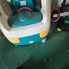 おもちゃ　車の画像