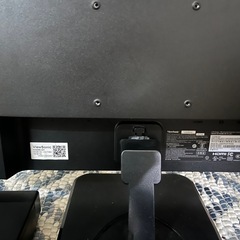 21.5インチモニターとDVDプレーヤーの画像
