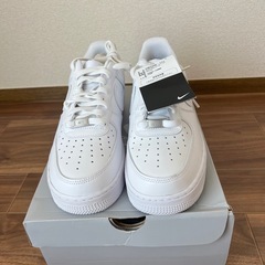 Nike Air Force 1 ホワイト スニーカーの画像
