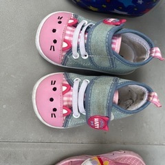 女の子　靴の画像