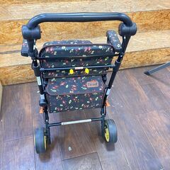 ジ383/ シルバーカー TacaoF フラワーブラック 花柄 幸和製作所 介護 の画像