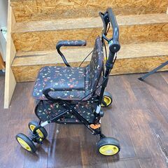 ジ383/ シルバーカー TacaoF フラワーブラック 花柄 幸和製作所 介護 の画像