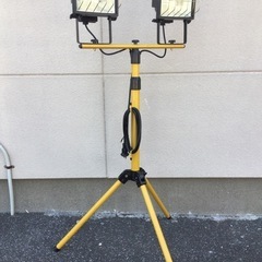 ■配達可■ハロゲン投光器  三脚タイプ 500W×2灯 新興製作...