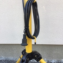 ■配達可■ハロゲン投光器  三脚タイプ 500W×2灯 新興製作所 SHL-500D IP44 防塵防水の画像