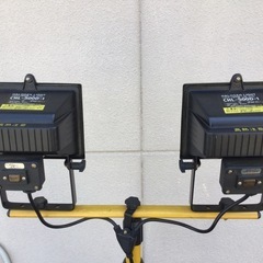 ■配達可■ハロゲン投光器  三脚タイプ 500W×2灯 新興製作所 SHL-500D IP44 防塵防水の画像