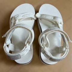 Teva　サンダルホワイトの画像