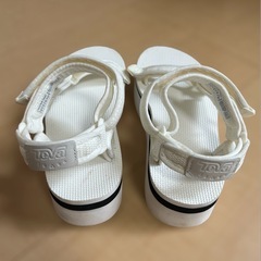 Teva　サンダルホワイトの画像