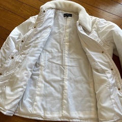 ファー付きジャンパー白の画像