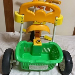三輪車  幼児用  全長68✖️幅44✖️高52と椅子25cmの画像