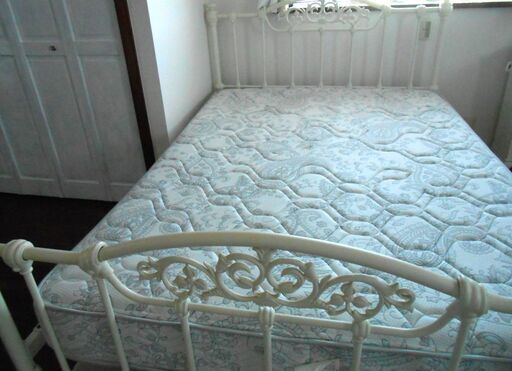 筋肉を鍛える方、ボディビルダーの方、シモンズ社、超硬め、Wサイズ