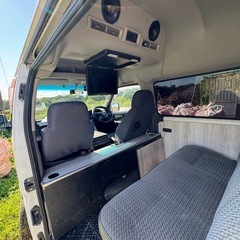 キャラバン スーパーロング キャンピング仕様の画像