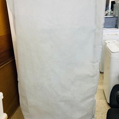 【ジモティー割引で最大15％OFF⭐️】カバー付き ハンガーラック 黒パイプの画像