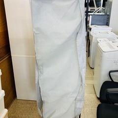 【ジモティー割引で最大15％OFF⭐️】カバー付き ハンガーラック 黒パイプの画像
