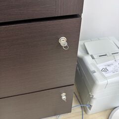 ≪値下げ相談OK≫オフィスキャビネット　ITOKI(イトーキ) ガラス扉付ラテラルキャビネットの画像