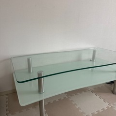〔決まりました〕ガラステーブルの画像