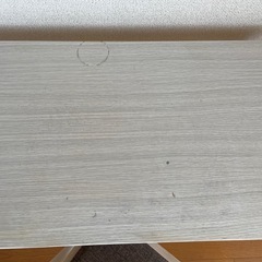 テーブルと椅子セットの画像
