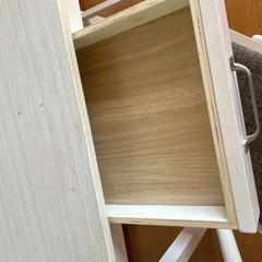 テーブルと椅子セットの画像