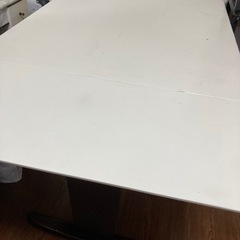ダイニングテーブルの画像