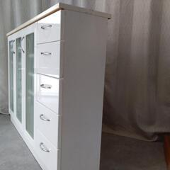 薄型食器棚の画像