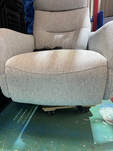 ご成約】ニトリ 電動布張りリクライニングパーソナルチェア LE01【極美