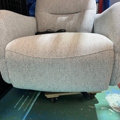 ニトリ　電動布張りリクライニングパーソナルチェア LE01【極美品 シミ  ヤケ無し】
の画像