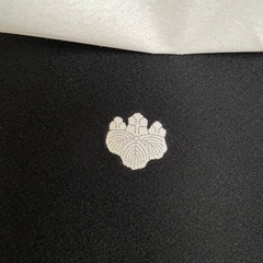 【新品未使用・仕立て糸付き】冬用 黒喪服 袷 五つ紋付き 着物の画像