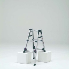 美品‼️ 四脚アジャスト式はしご兼用脚立➕普通の脚立の画像