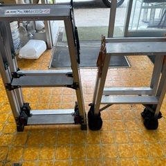 美品‼️ 四脚アジャスト式はしご兼用脚立➕普通の脚立の画像