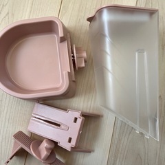 重力式ペット 自動給餌器 猫・犬用 ケージ取付可能 ピンク色の画像