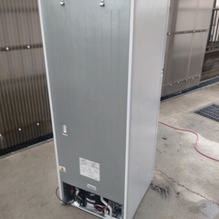 7000円  09ワイセレクト ノンフロン冷凍冷蔵庫 236L 2ドア 右開き YRZ-F23K ホワイト 2022年製 通電確認済みの画像