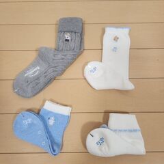 Familiar　靴下&ニットパンツ（新品)の画像